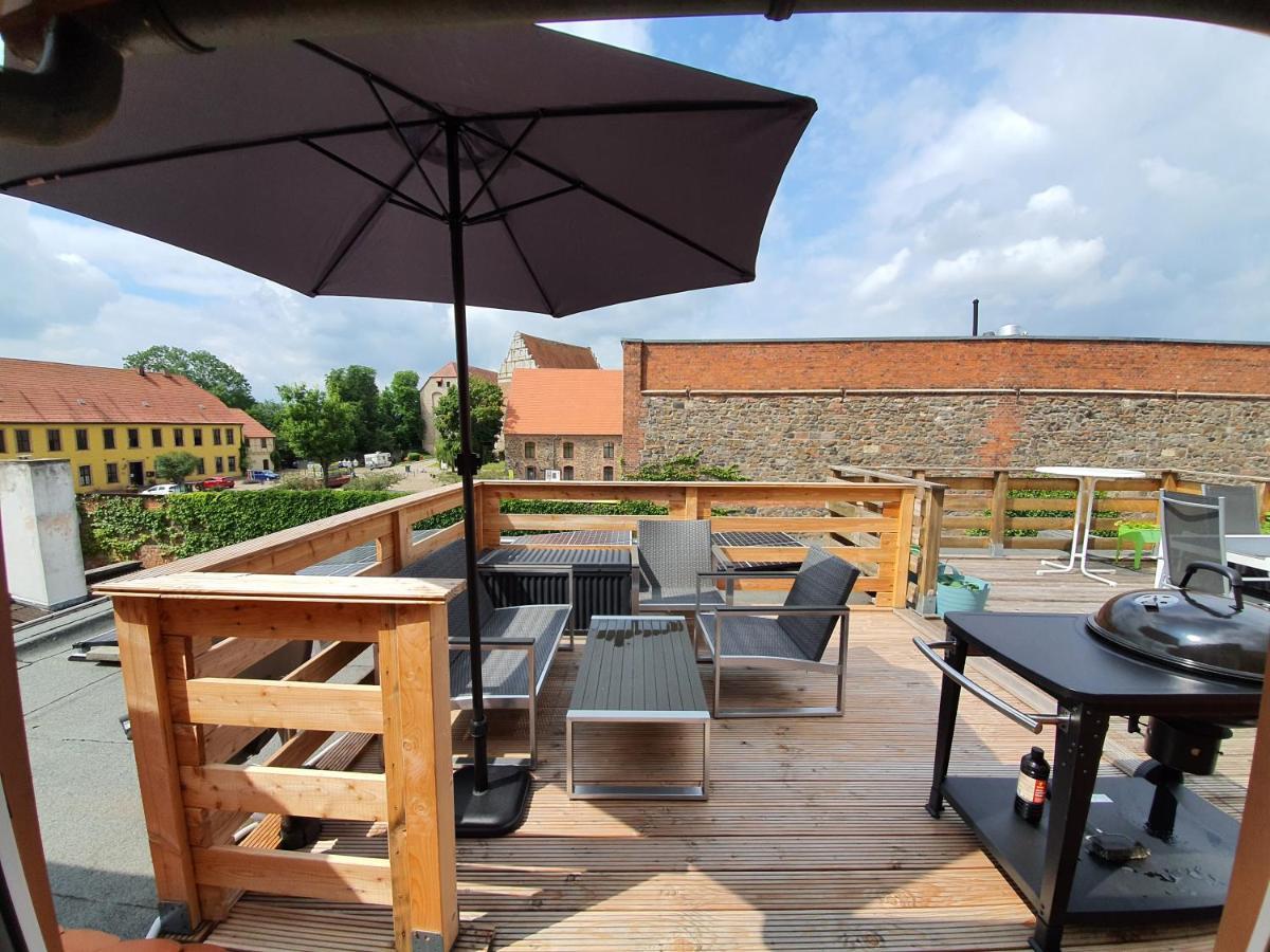 Gemuetliche Dachwohnung Mit Kleiner Oder Grosser Dachterrasse Nebeneinander Wolmirstedt Bagian luar foto