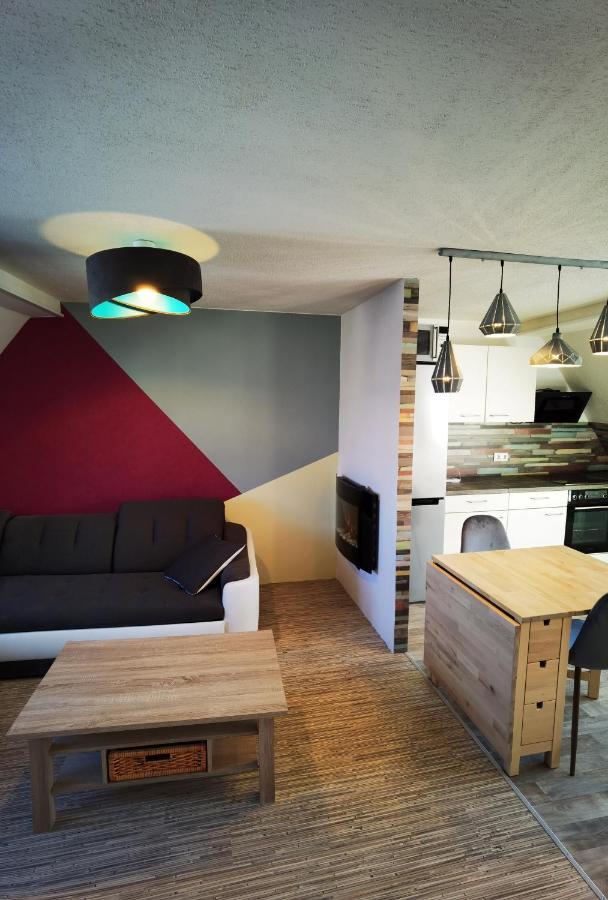 Gemuetliche Dachwohnung Mit Kleiner Oder Grosser Dachterrasse Nebeneinander Wolmirstedt Bagian luar foto
