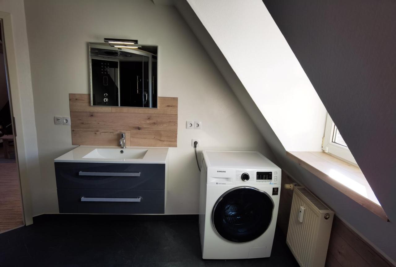 Gemuetliche Dachwohnung Mit Kleiner Oder Grosser Dachterrasse Nebeneinander Wolmirstedt Bagian luar foto