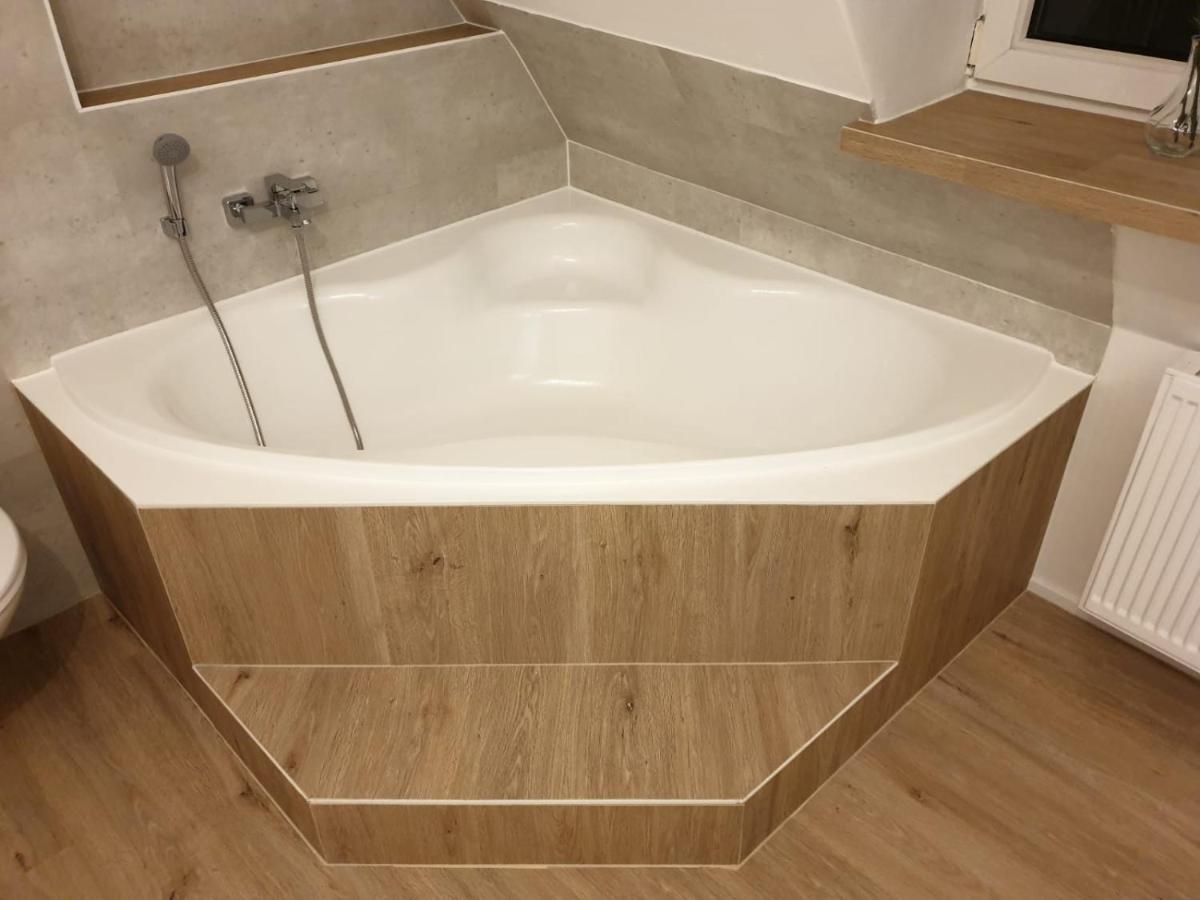 Gemuetliche Dachwohnung Mit Kleiner Oder Grosser Dachterrasse Nebeneinander Wolmirstedt Bagian luar foto