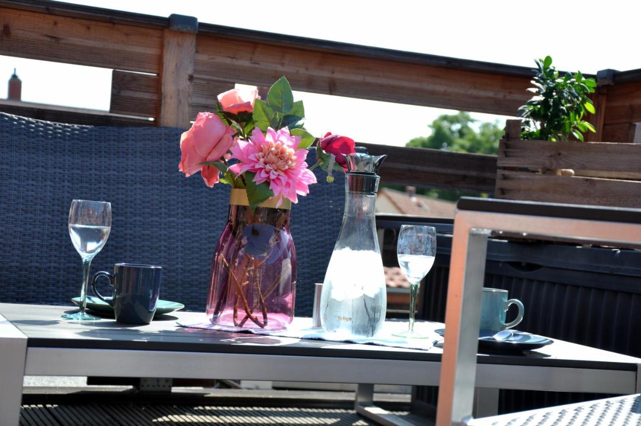 Gemuetliche Dachwohnung Mit Kleiner Oder Grosser Dachterrasse Nebeneinander Wolmirstedt Bagian luar foto