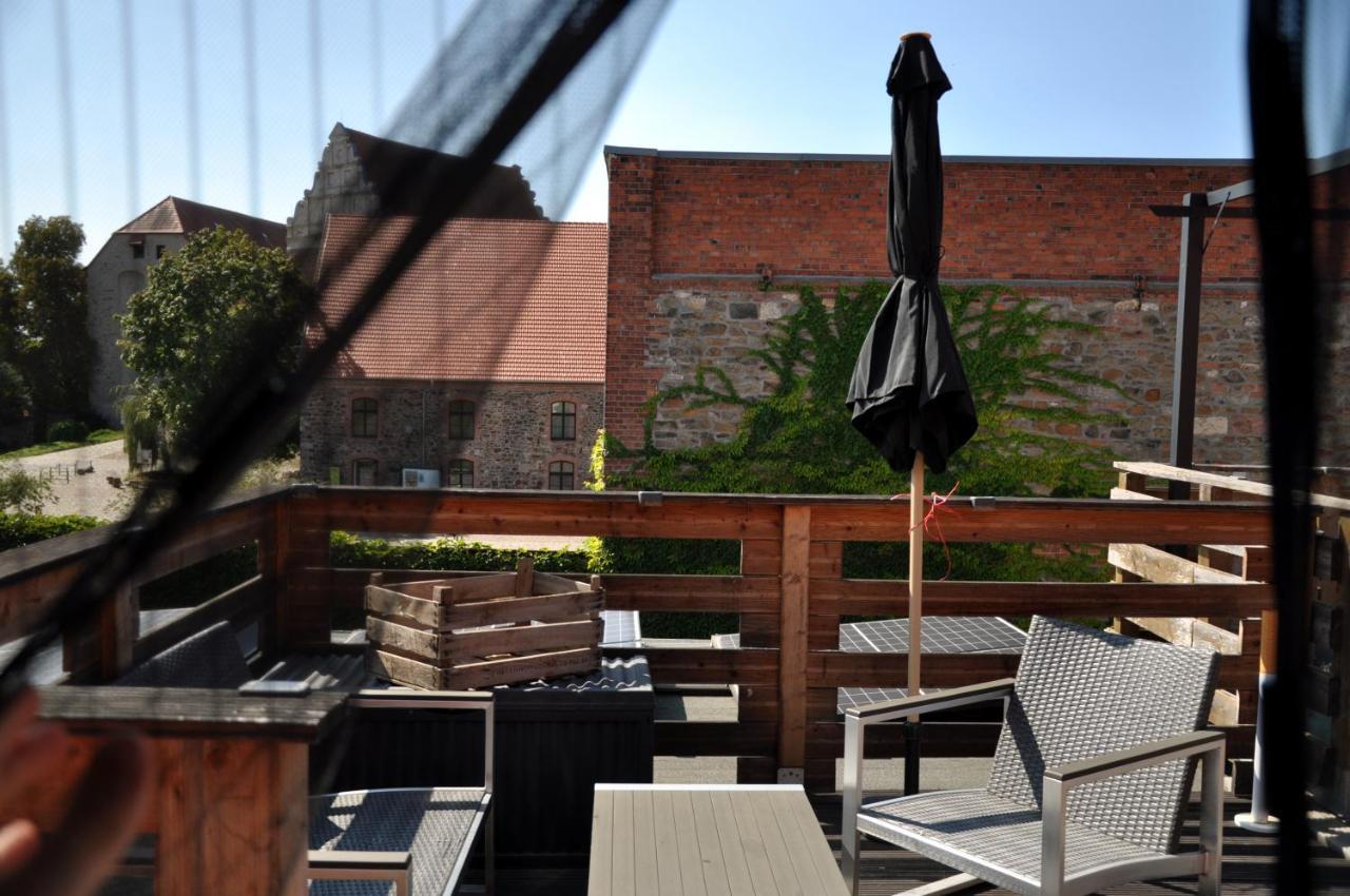 Gemuetliche Dachwohnung Mit Kleiner Oder Grosser Dachterrasse Nebeneinander Wolmirstedt Bagian luar foto